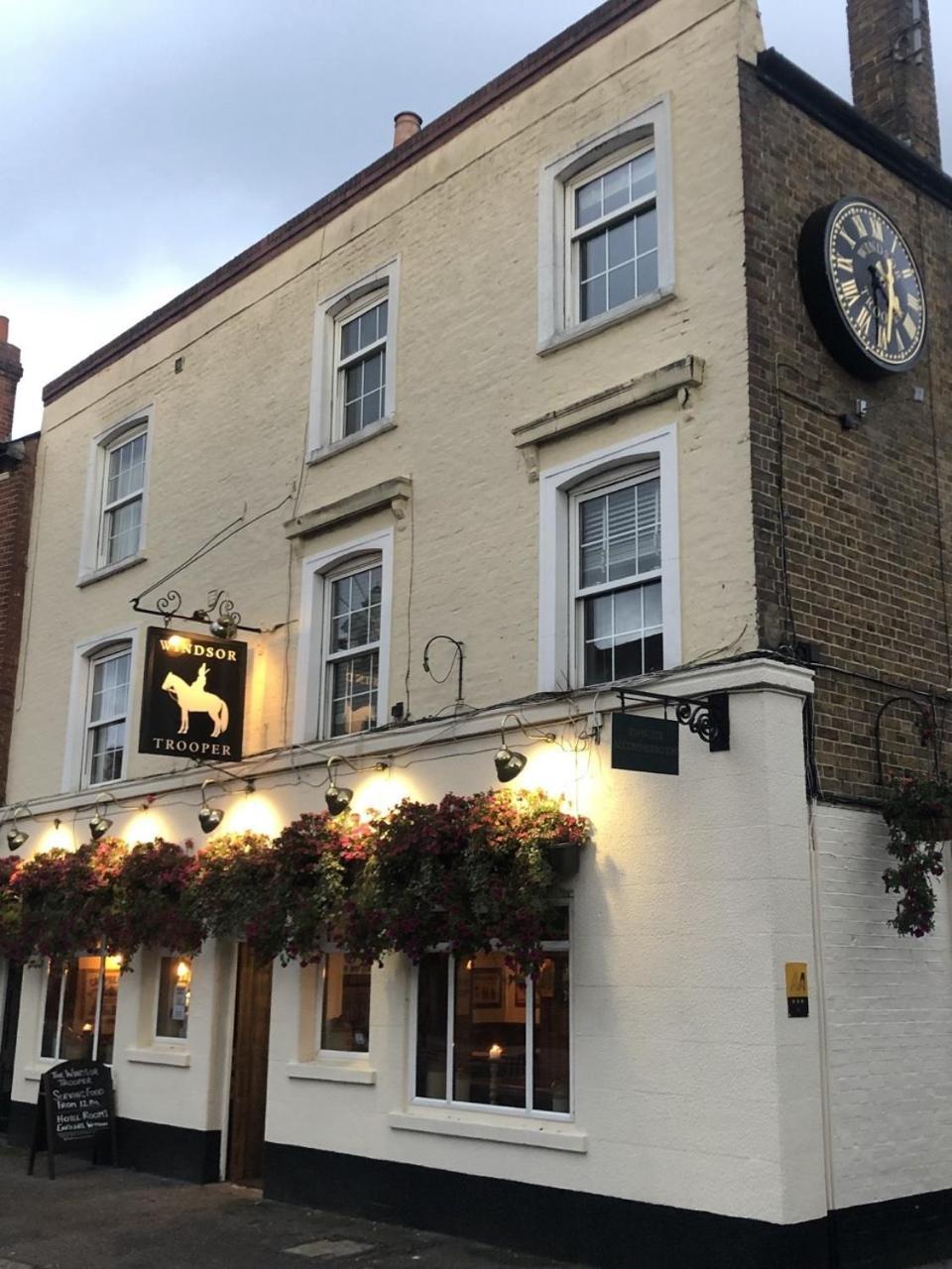 The Windsor Trooper Pub & Inn Extérieur photo