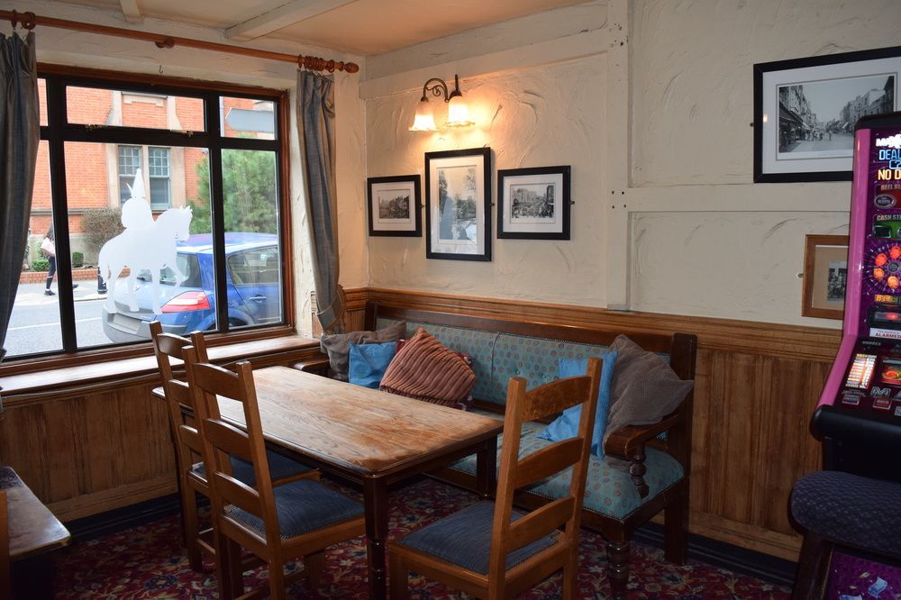 The Windsor Trooper Pub & Inn Extérieur photo