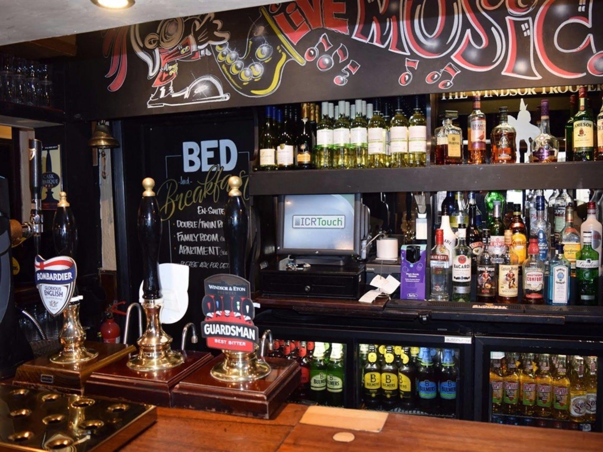 The Windsor Trooper Pub & Inn Extérieur photo