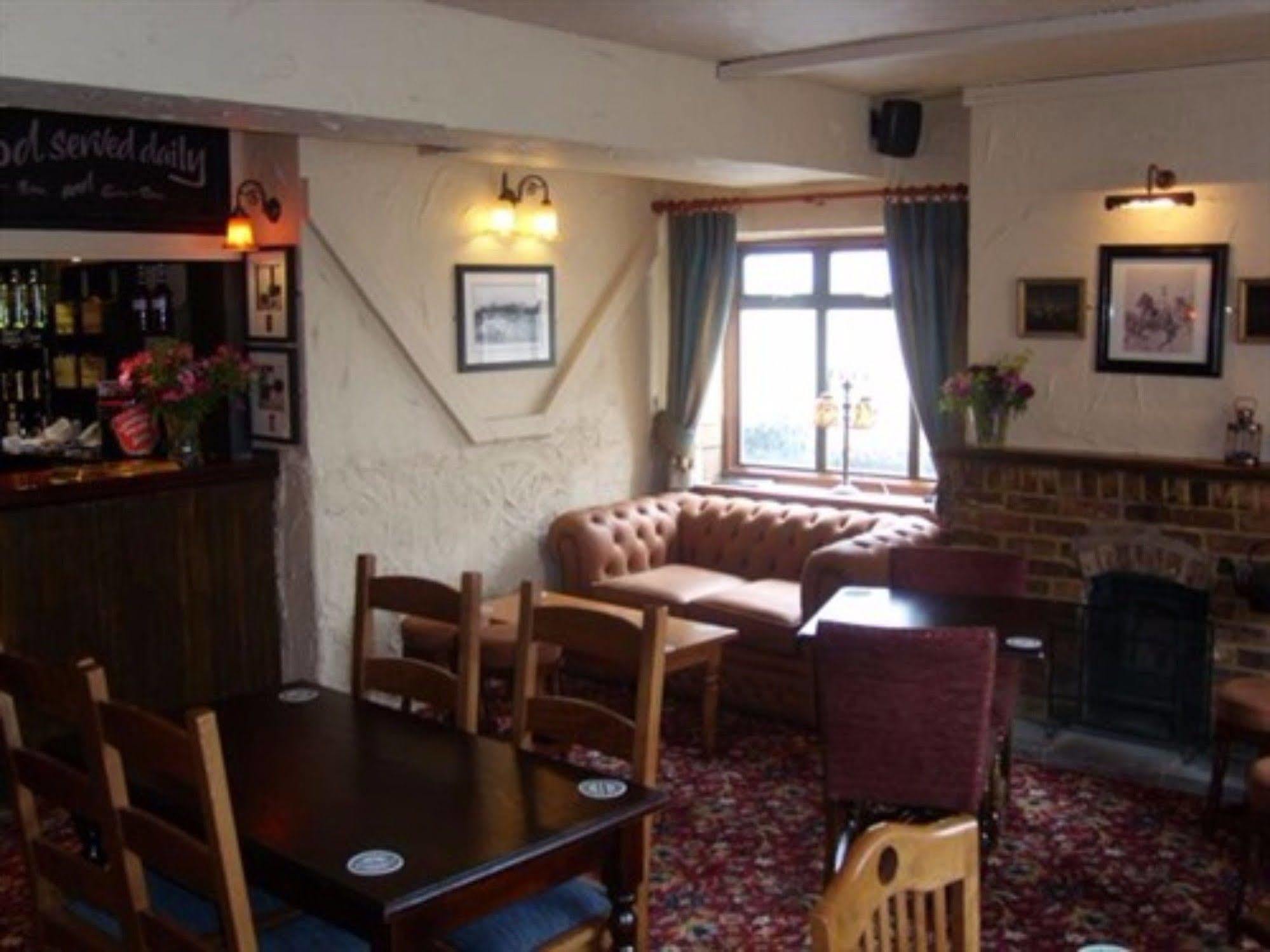 The Windsor Trooper Pub & Inn Extérieur photo