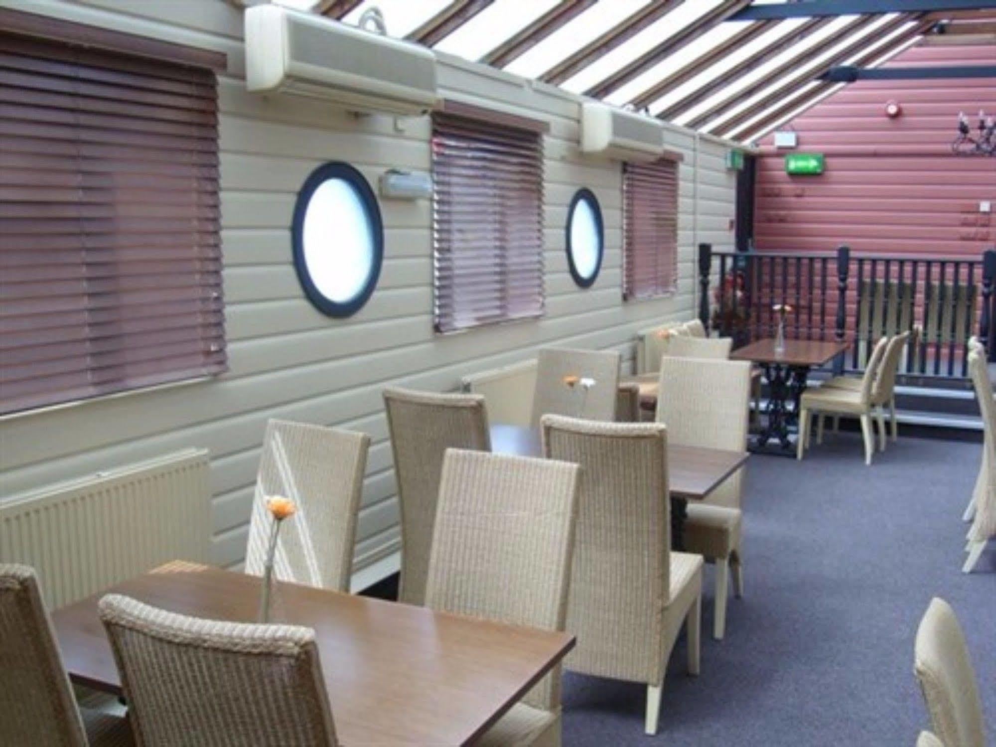 The Windsor Trooper Pub & Inn Extérieur photo
