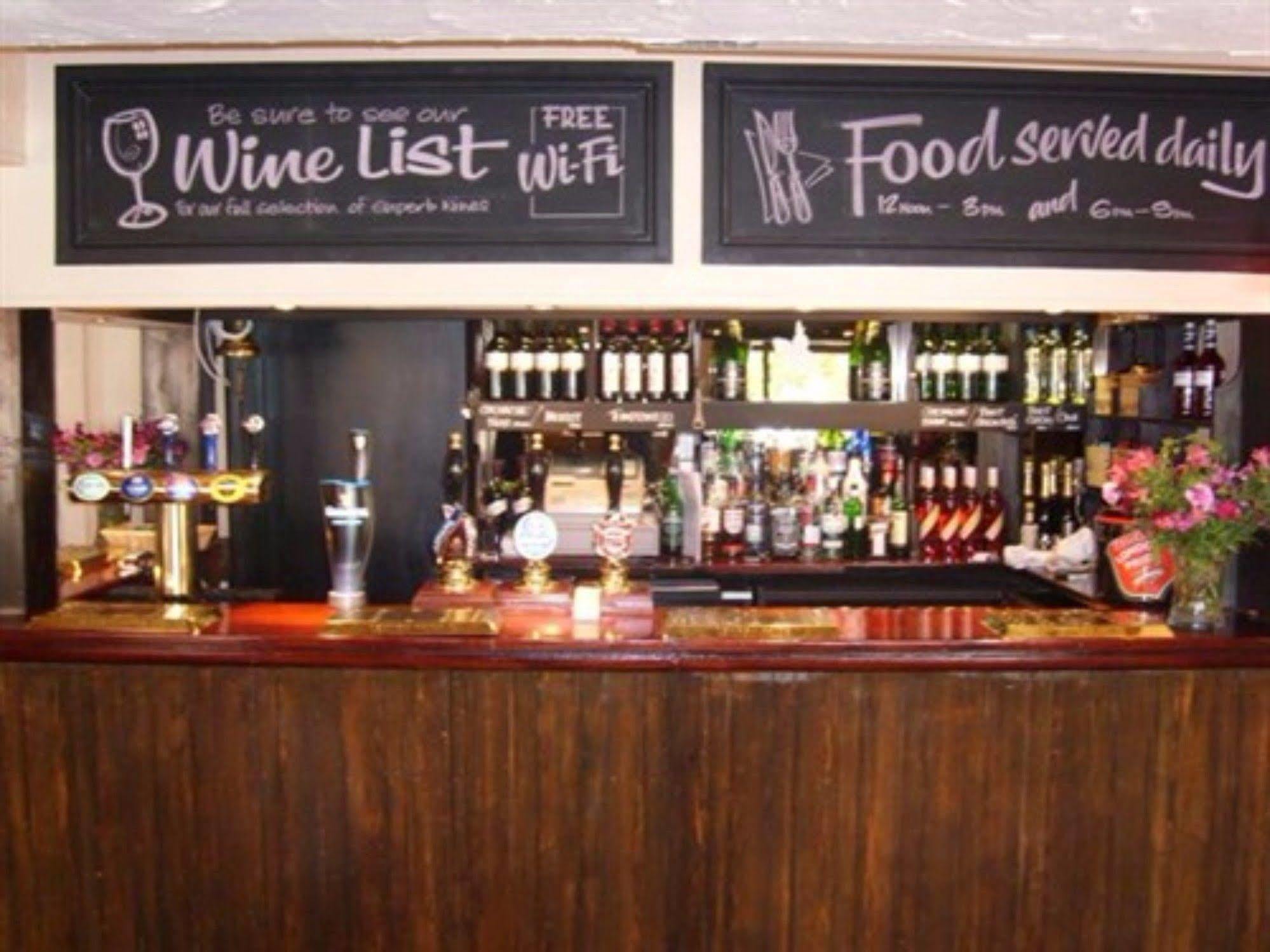 The Windsor Trooper Pub & Inn Extérieur photo